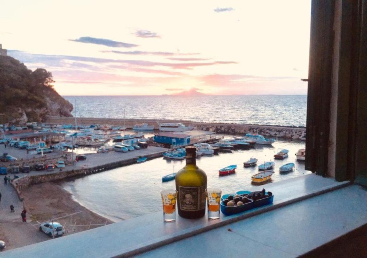 Relais Del Mare Con Terrazza Fronte Mare Free Parking Leilighet Massa Lubrense Eksteriør bilde