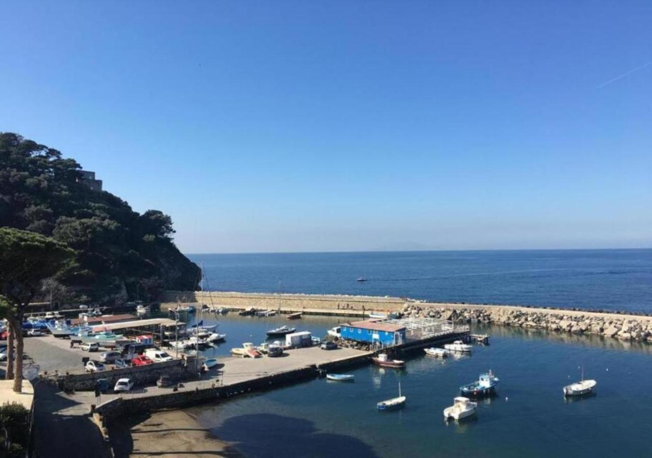 Relais Del Mare Con Terrazza Fronte Mare Free Parking Leilighet Massa Lubrense Eksteriør bilde
