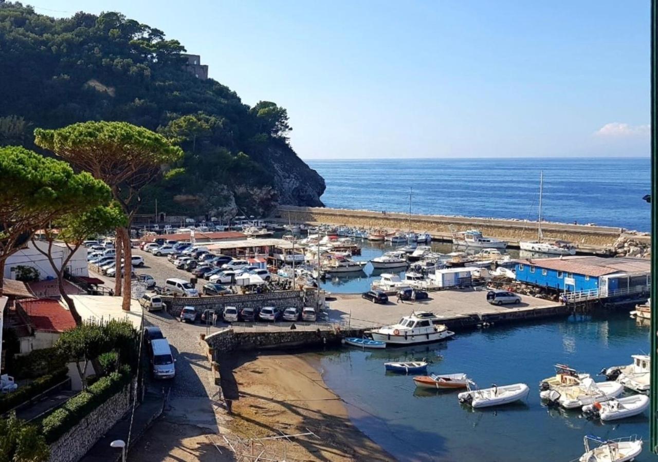 Relais Del Mare Con Terrazza Fronte Mare Free Parking Leilighet Massa Lubrense Eksteriør bilde