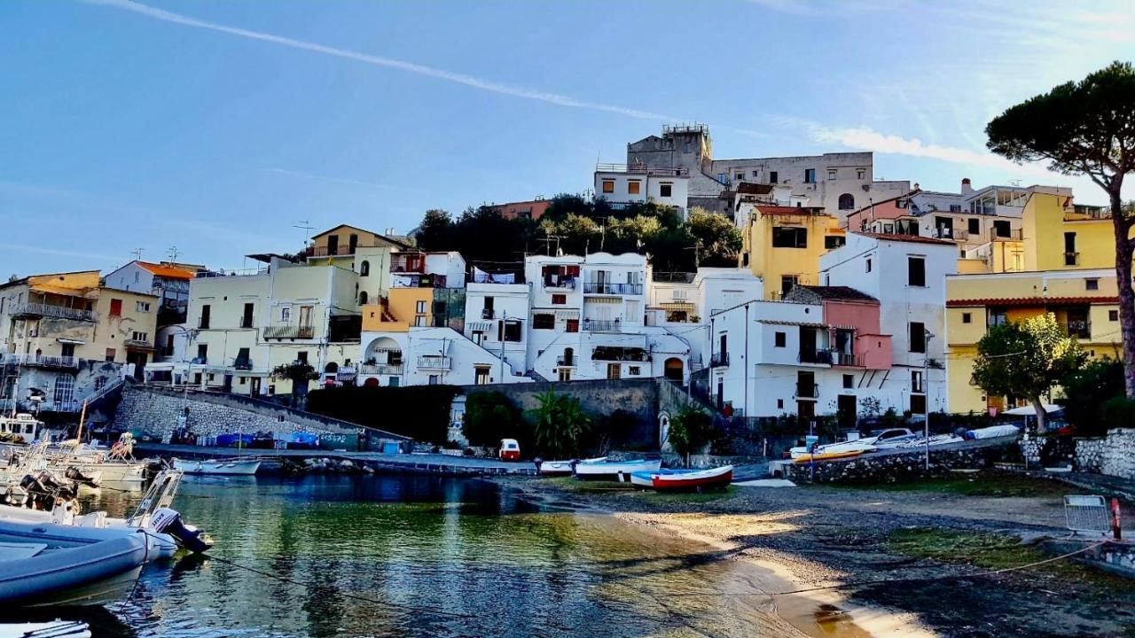 Relais Del Mare Con Terrazza Fronte Mare Free Parking Leilighet Massa Lubrense Eksteriør bilde
