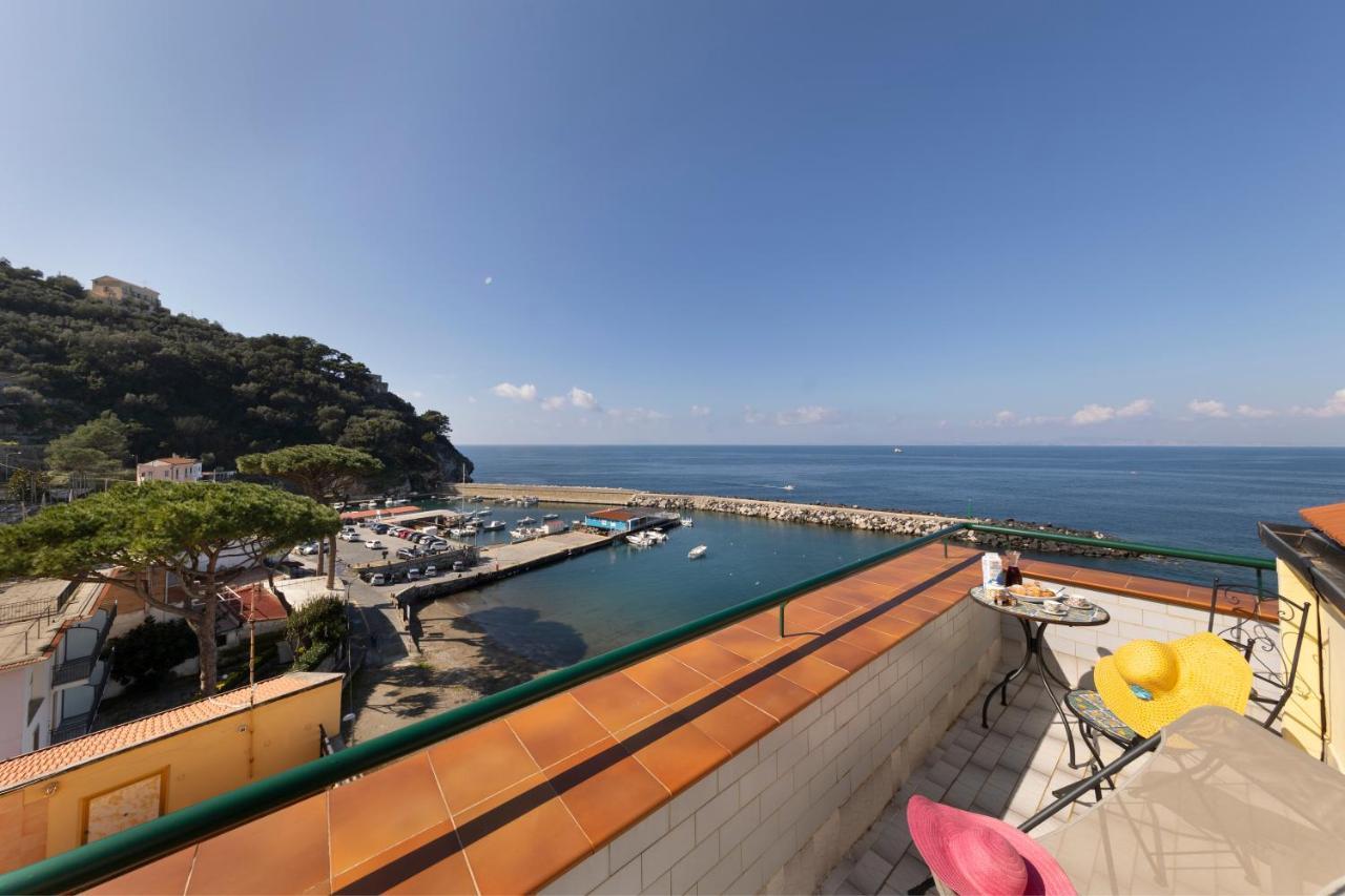 Relais Del Mare Con Terrazza Fronte Mare Free Parking Leilighet Massa Lubrense Eksteriør bilde