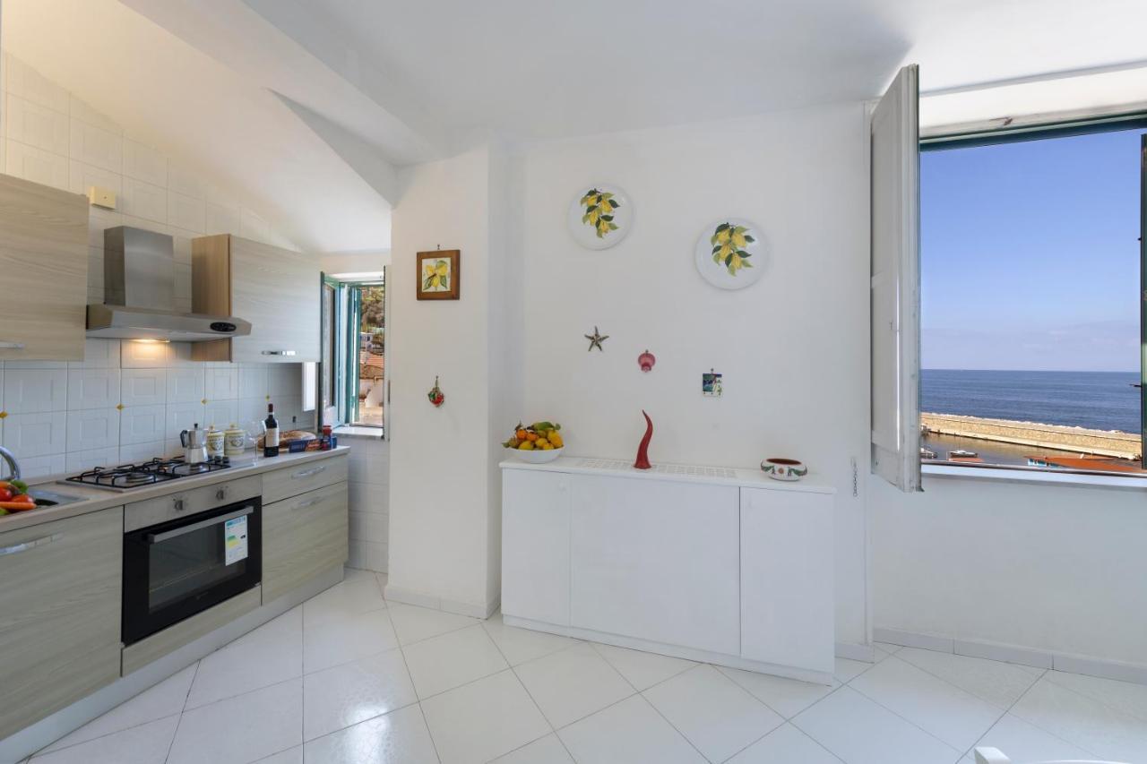 Relais Del Mare Con Terrazza Fronte Mare Free Parking Leilighet Massa Lubrense Eksteriør bilde