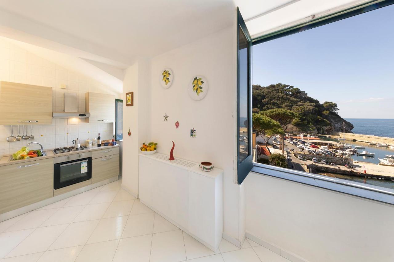 Relais Del Mare Con Terrazza Fronte Mare Free Parking Leilighet Massa Lubrense Eksteriør bilde