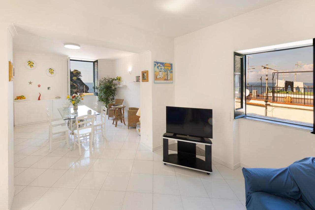 Relais Del Mare Con Terrazza Fronte Mare Free Parking Leilighet Massa Lubrense Eksteriør bilde