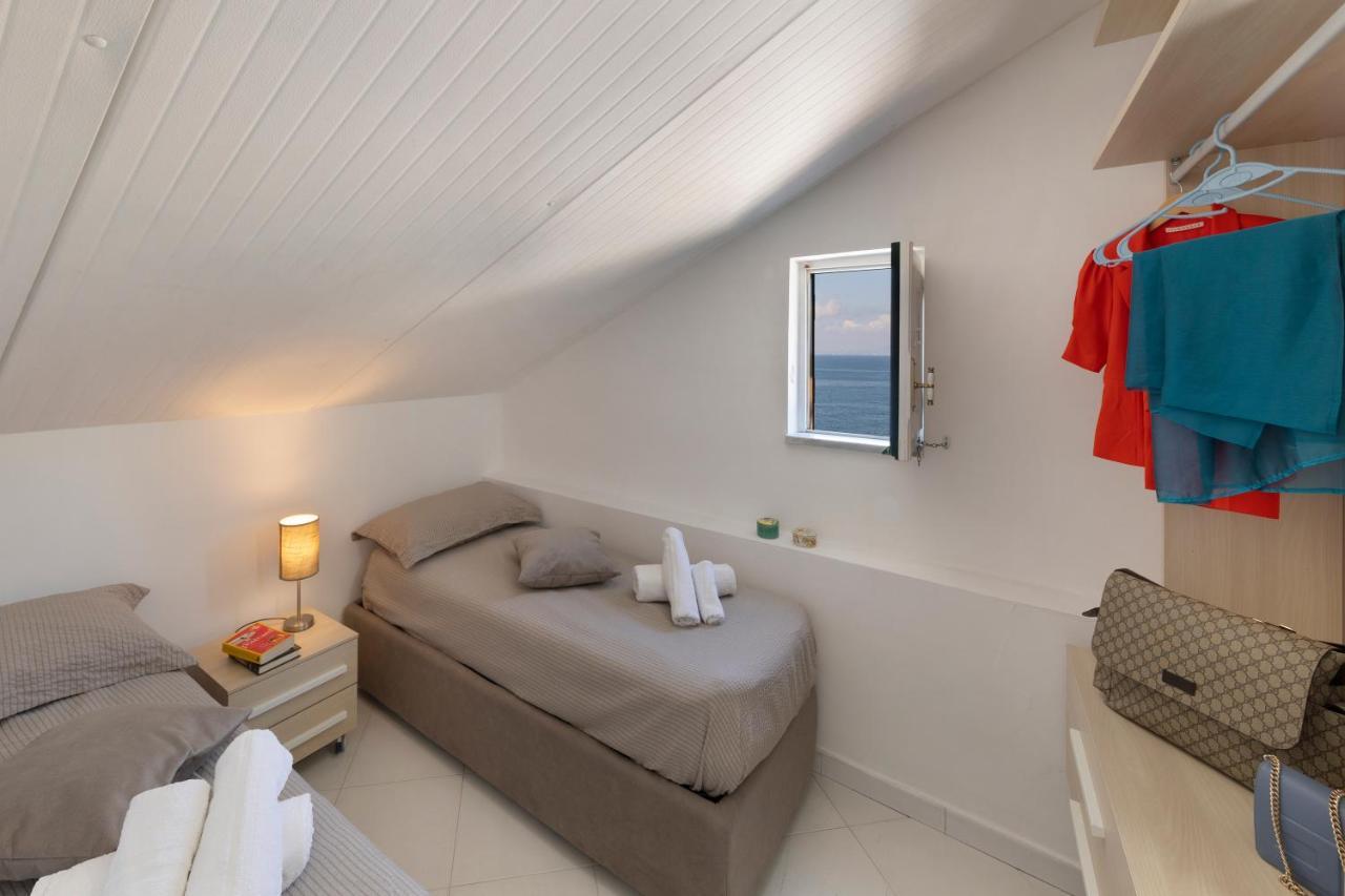 Relais Del Mare Con Terrazza Fronte Mare Free Parking Leilighet Massa Lubrense Eksteriør bilde