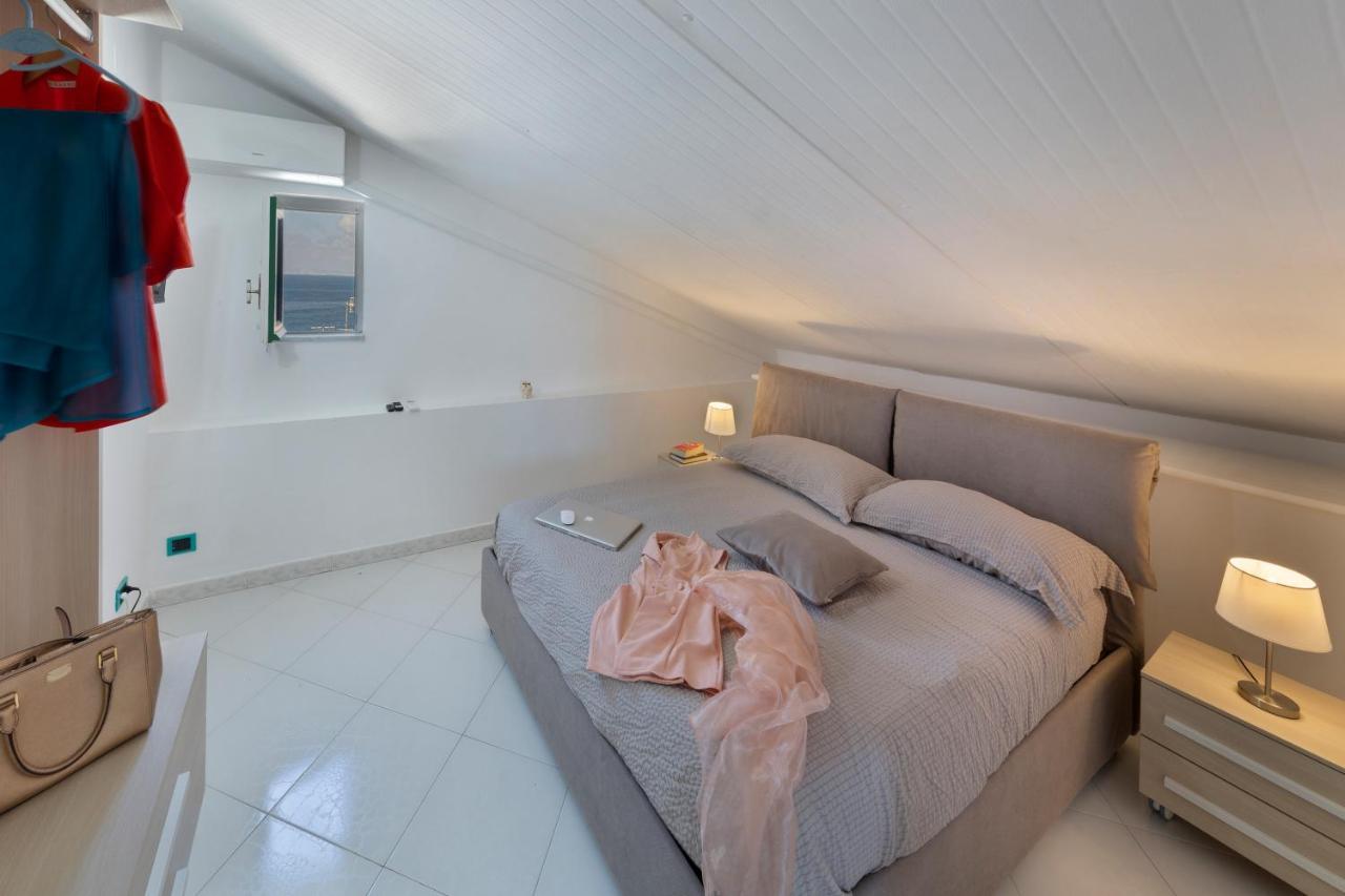 Relais Del Mare Con Terrazza Fronte Mare Free Parking Leilighet Massa Lubrense Eksteriør bilde