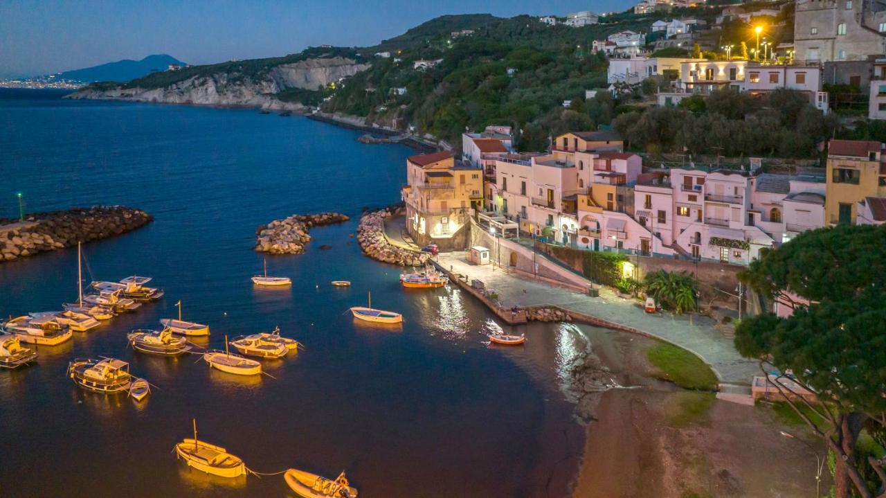 Relais Del Mare Con Terrazza Fronte Mare Free Parking Leilighet Massa Lubrense Eksteriør bilde