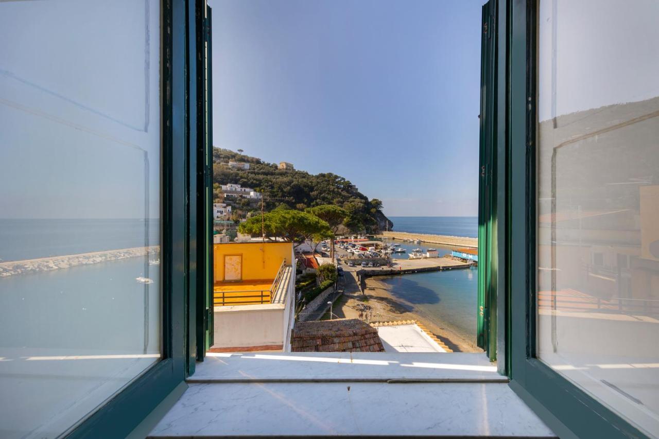 Relais Del Mare Con Terrazza Fronte Mare Free Parking Leilighet Massa Lubrense Eksteriør bilde