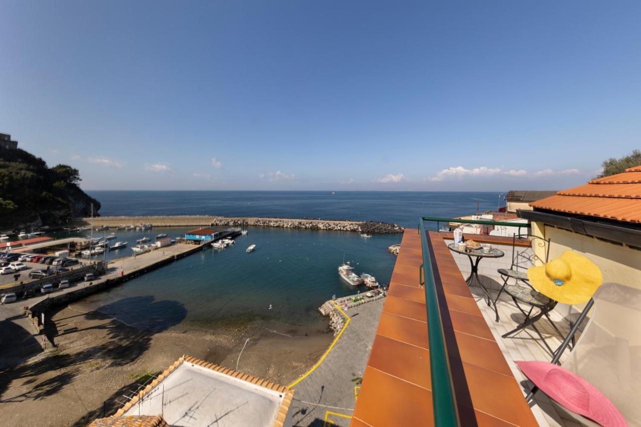 Relais Del Mare Con Terrazza Fronte Mare Free Parking Leilighet Massa Lubrense Eksteriør bilde