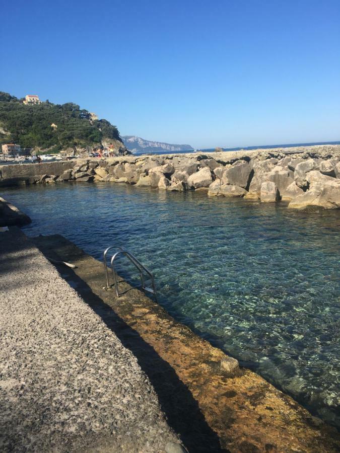 Relais Del Mare Con Terrazza Fronte Mare Free Parking Leilighet Massa Lubrense Eksteriør bilde