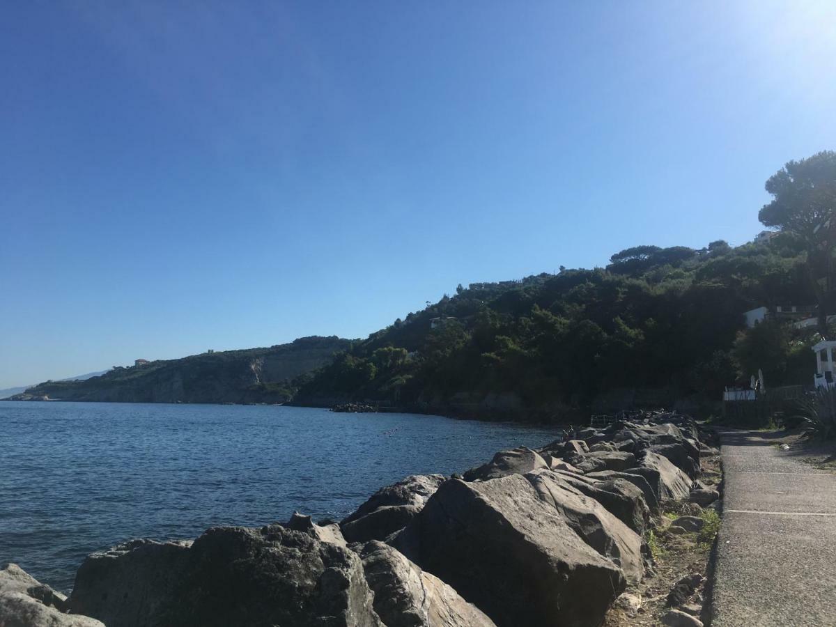 Relais Del Mare Con Terrazza Fronte Mare Free Parking Leilighet Massa Lubrense Eksteriør bilde